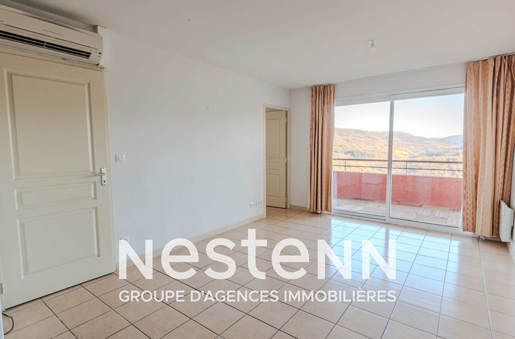 Appartement Trébas 3 pièces avec balcon et parking dans résidence avec piscine intérieure