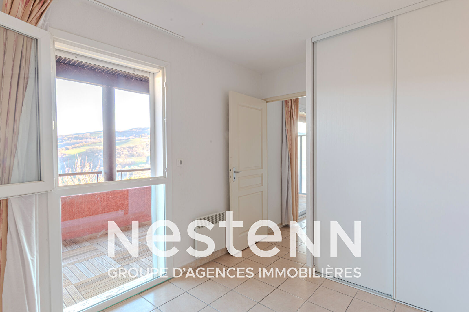 Appartement Trébas 3 pièces avec balcon et parking dans résidence avec piscine intérieure