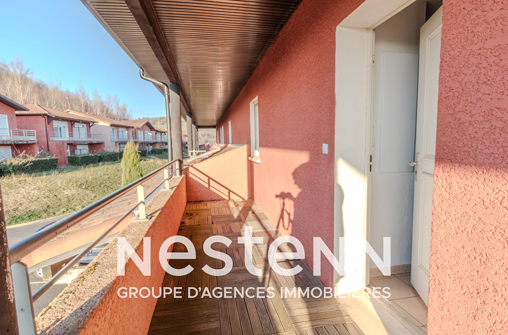 Appartement Trébas 3 pièces avec balcon et parking dans résidence avec piscine intérieure