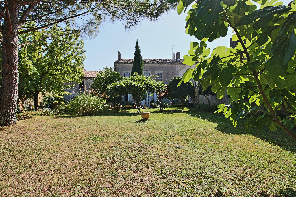 Maison bourgeoise 5 chambres avec grand jardin arboré