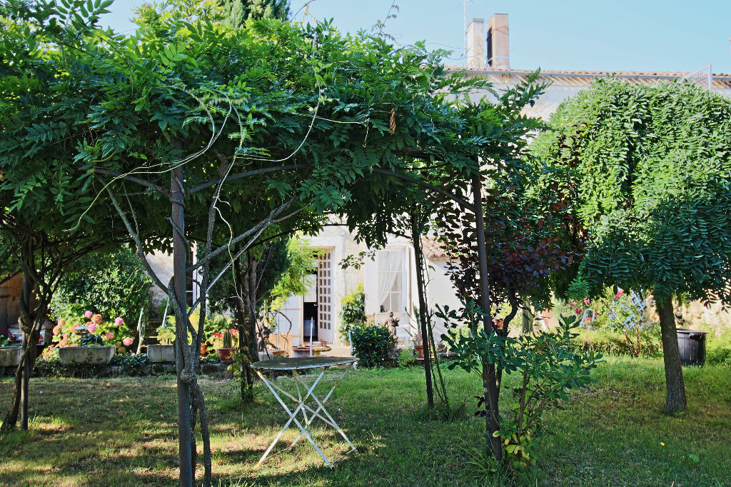 Maison bourgeoise 5 chambres avec grand jardin arboré