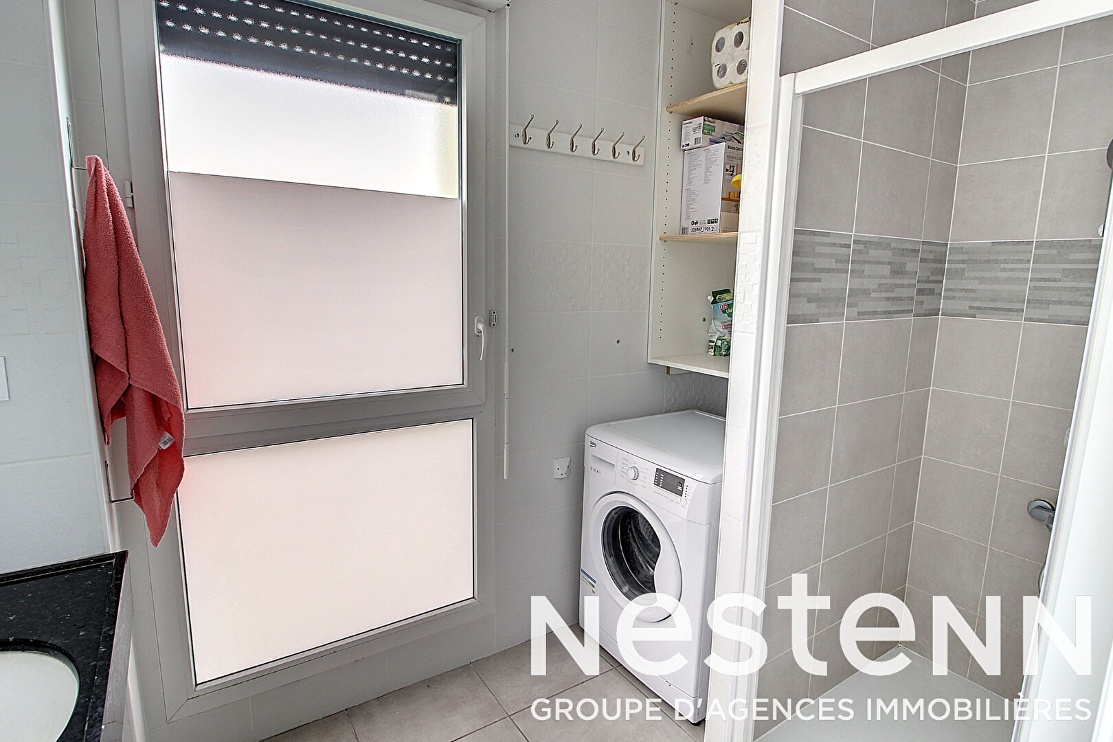 Appartement 4 pièces Traversant Moderne et récent - 3 chambres - Garage - 83m2 -  BRON 69500