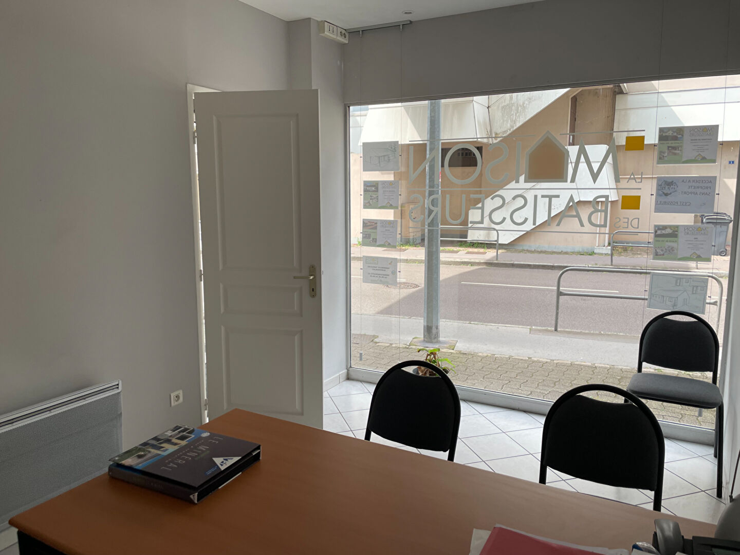 CHALON SUR SAONE LOCAL COMMERCIAL 52 M² LIBRE A LA VENTE