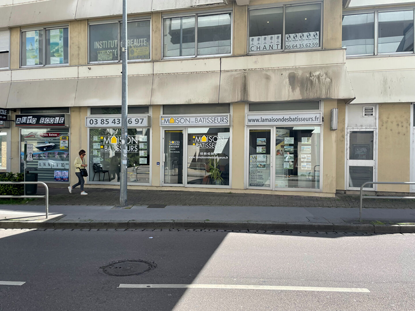 CHALON SUR SAONE LOCAL COMMERCIAL 52 M² LIBRE A LA VENTE