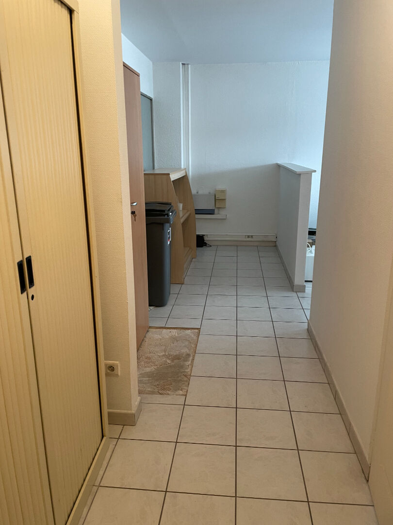 CHALON SUR SAONE LOCAL COMMERCIAL 52 M² LIBRE A LA VENTE