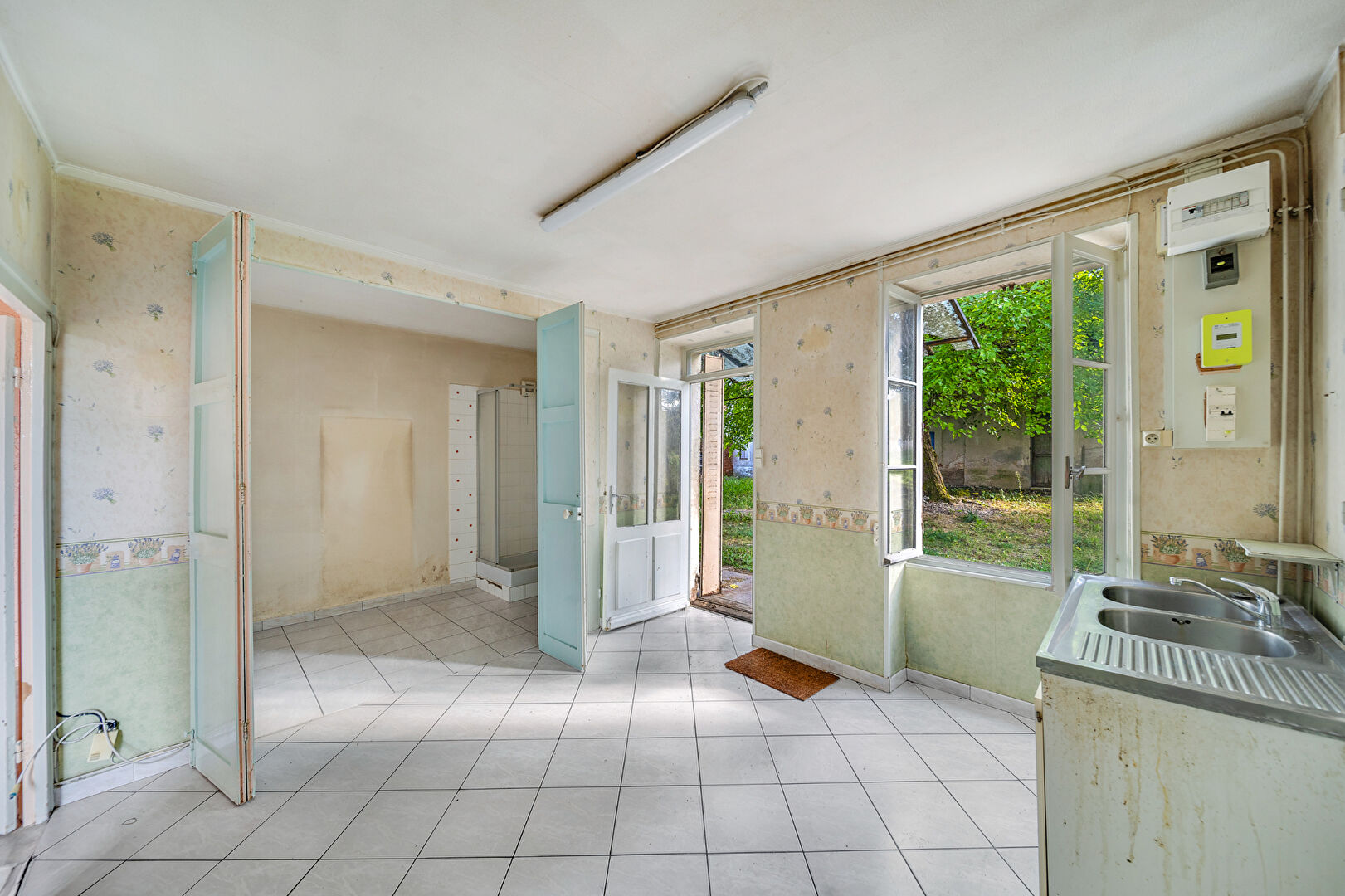 Maison à rénover 3 pièces 66 m2 + dépendances + terrain 1762 m2