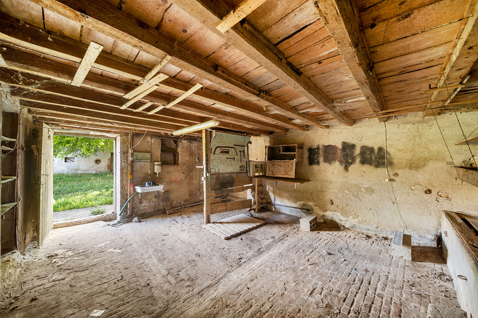 Maison à rénover 3 pièces 66 m2 + dépendances + terrain 1762 m2