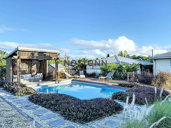 Vente par agence immobiliere à Sainte anne (97180)