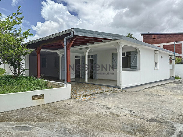 Vente maison garage à Lamentin (97129)