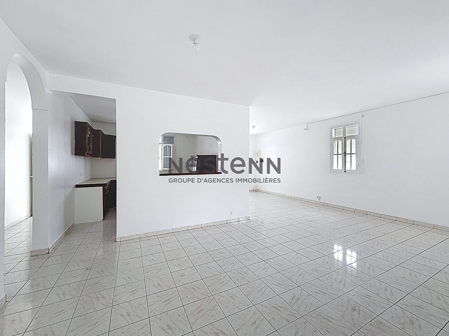 À Vendre aux Abymes Maison rénové F4 de plain-pied avec jardin sur un terrain de 500 m² à 5 min du nouveau CHU