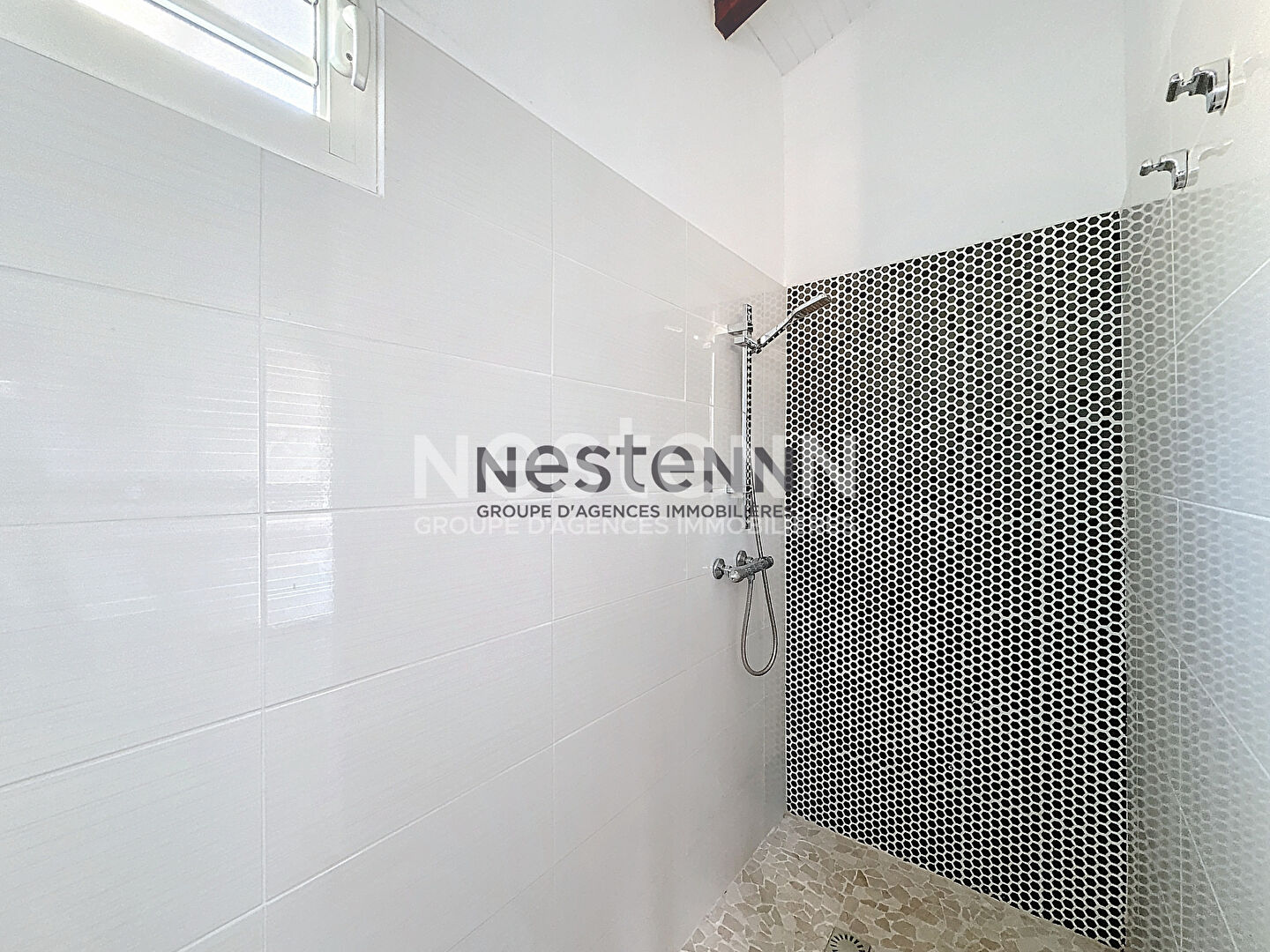 A VENDRE MAISON DE TYPE F3 AVEC PISCINE A SAINTE ANNE