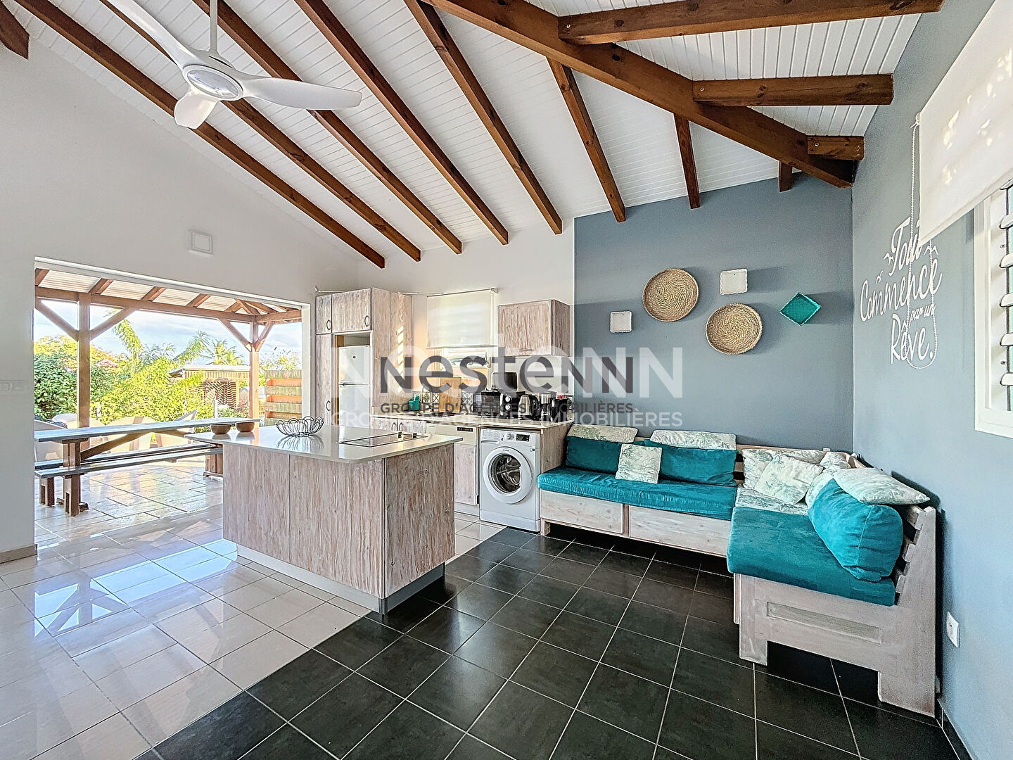 A VENDRE MAISON DE TYPE F3 AVEC PISCINE A SAINTE ANNE