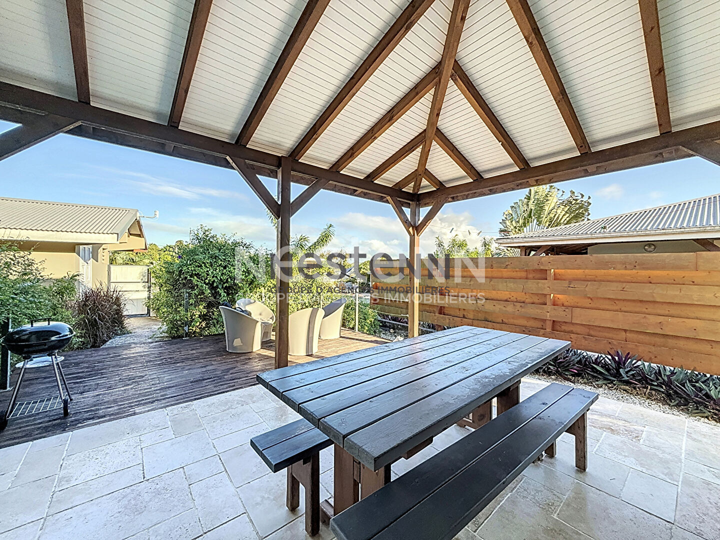 A VENDRE MAISON DE TYPE F3 AVEC PISCINE A SAINTE ANNE