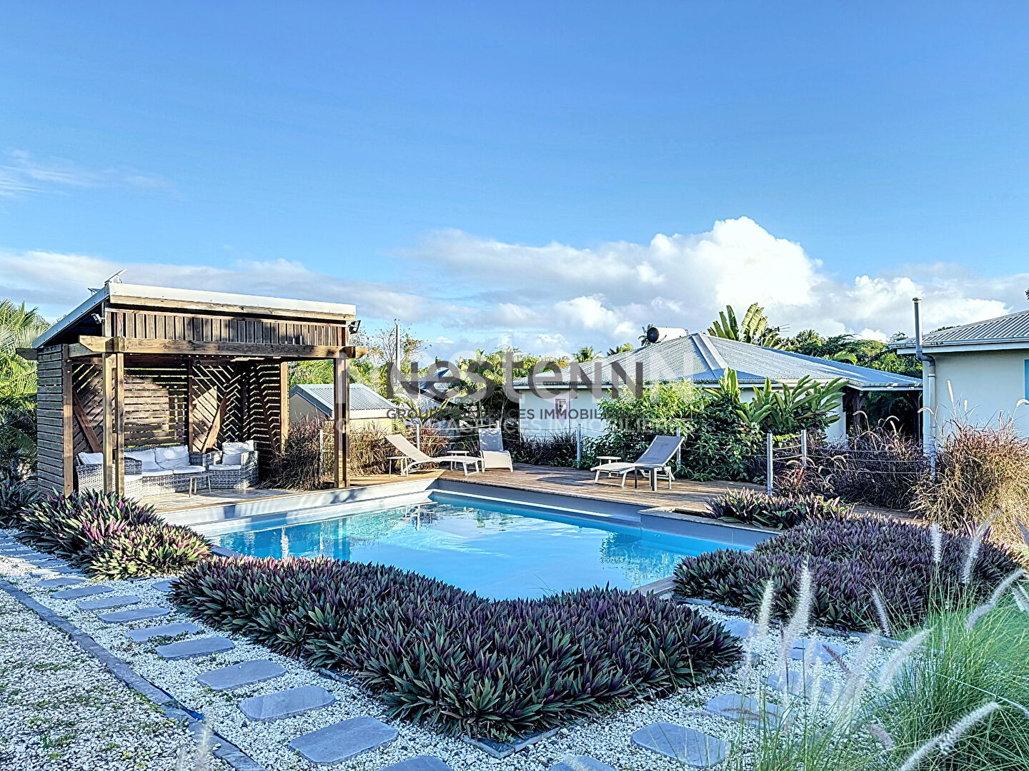 A VENDRE MAISON DE TYPE F3 AVEC PISCINE A SAINTE ANNE