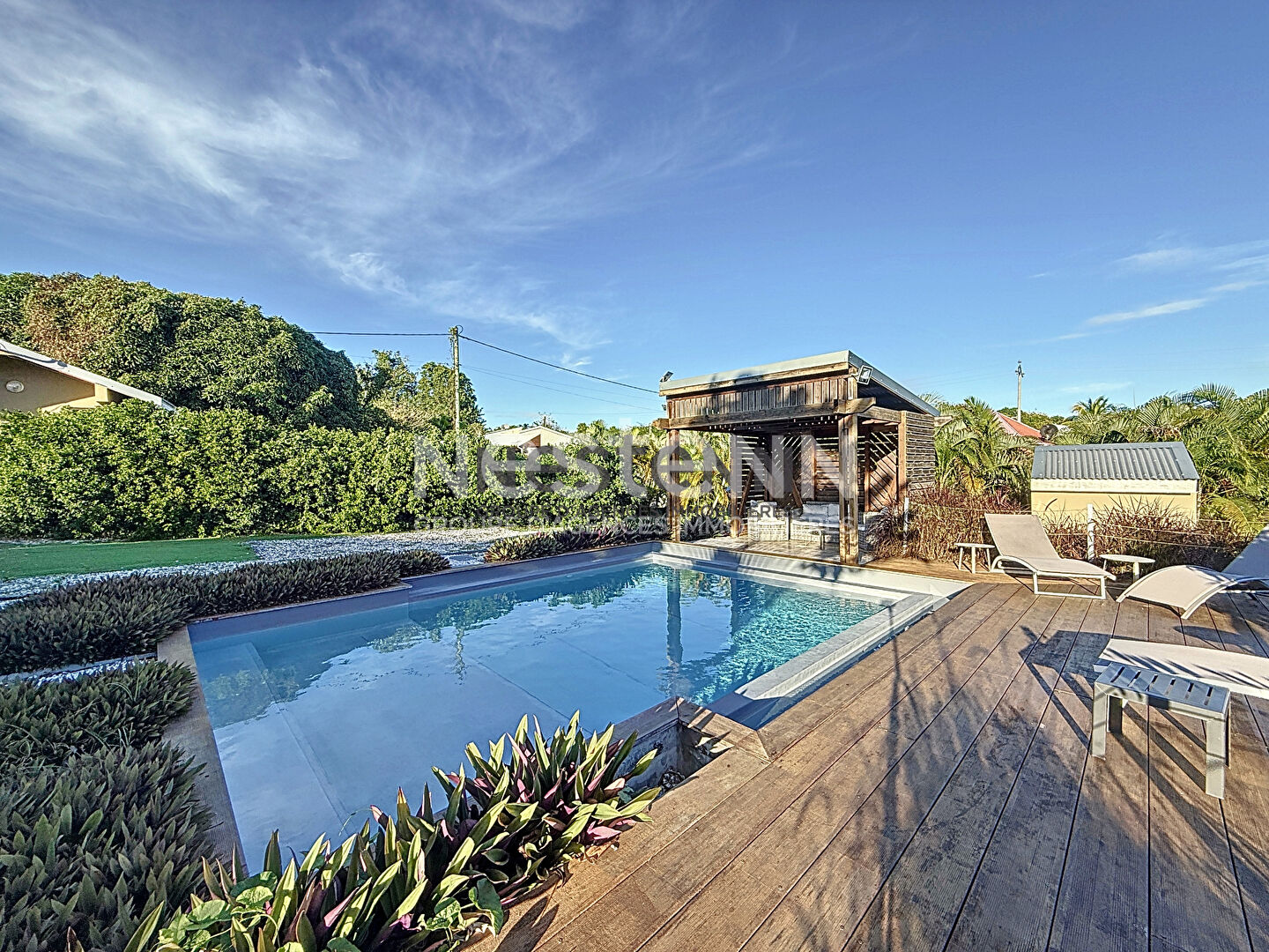 A VENDRE MAISON DE TYPE F3 AVEC PISCINE A SAINTE ANNE