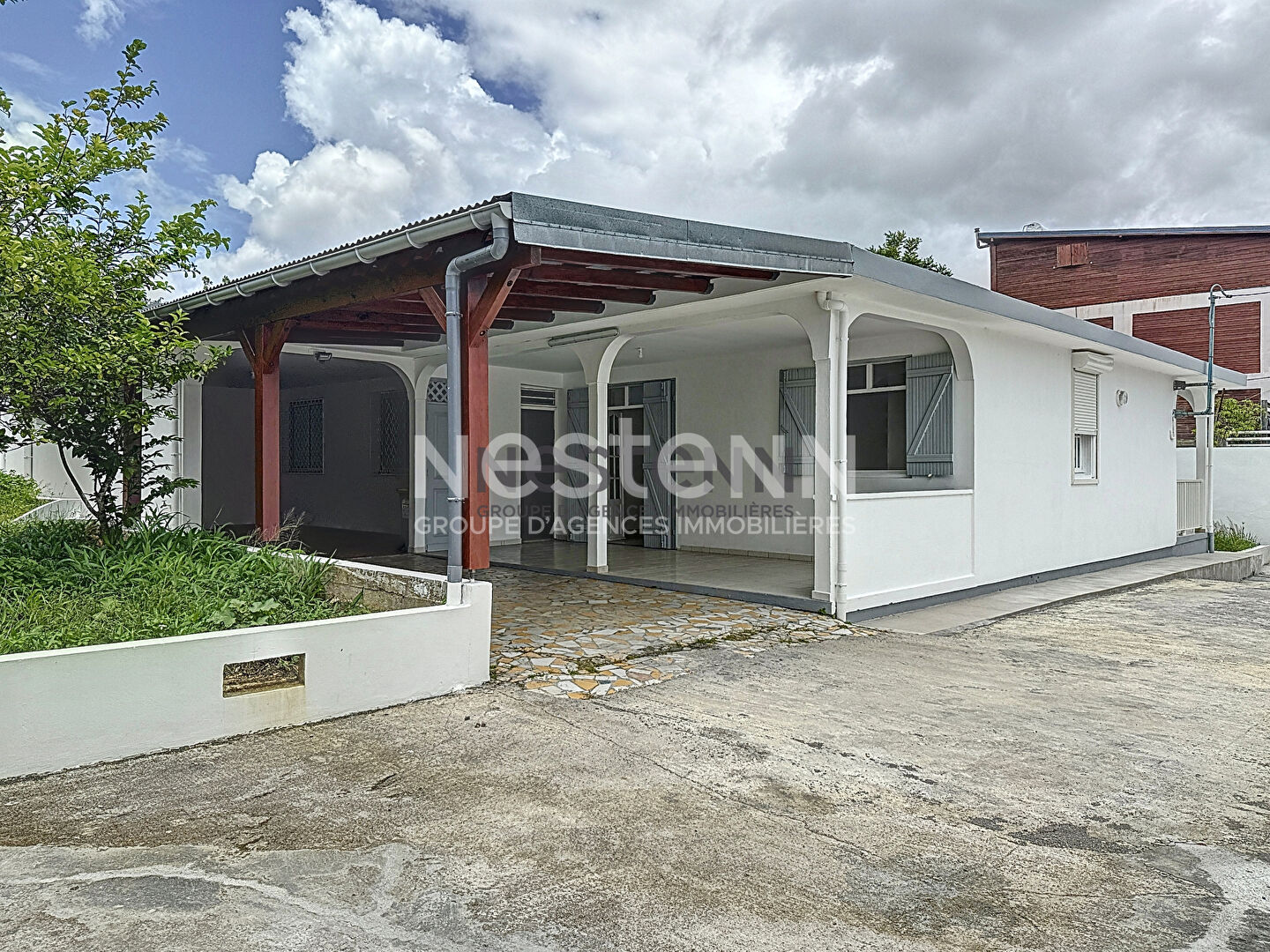 À Vendre aux Abymes Maison rénové F4 de plain-pied avec jardin sur un terrain de 500 m² à 5 min du nouveau CHU