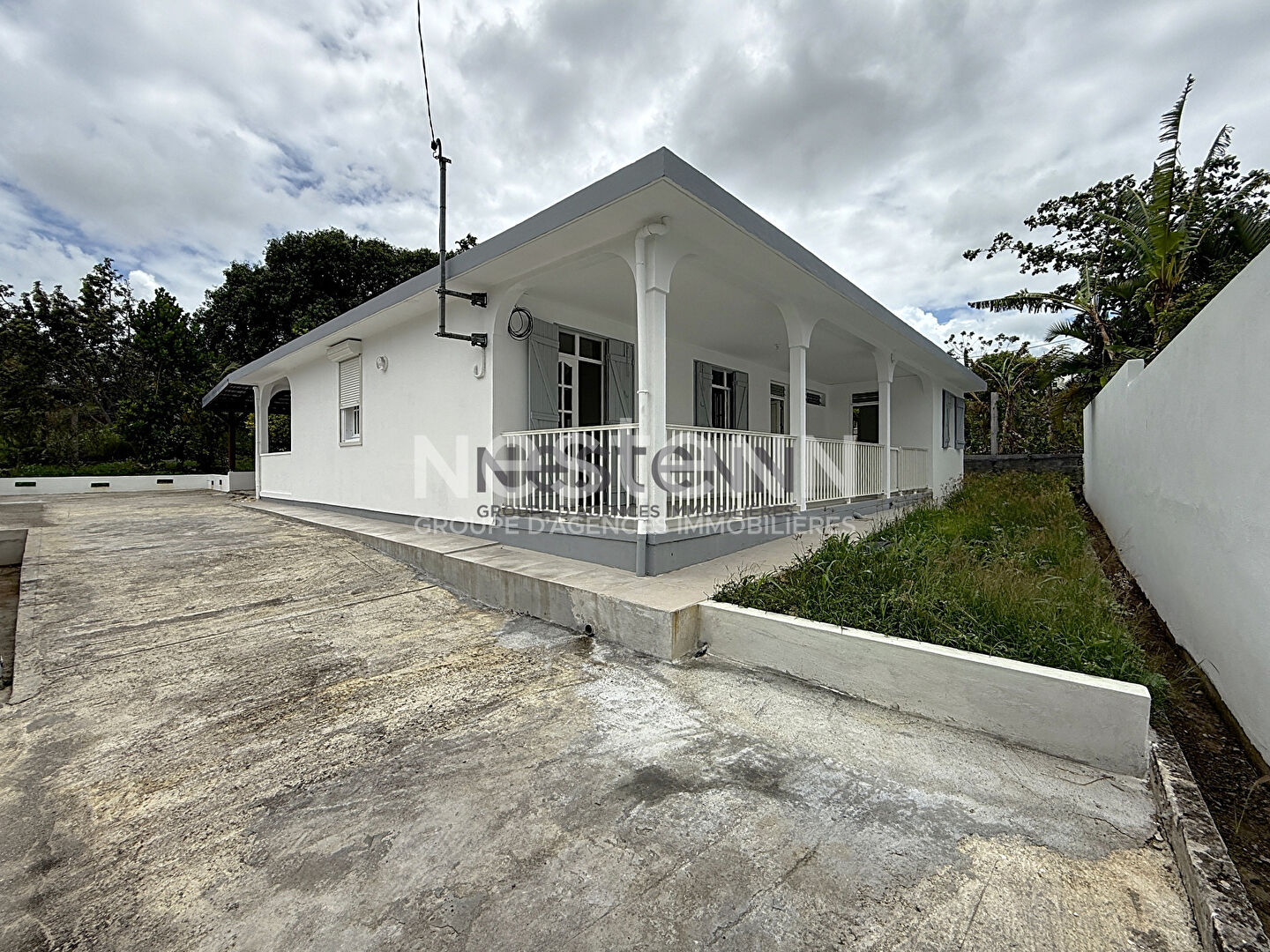 À Vendre aux Abymes Maison rénové F4 de plain-pied avec jardin sur un terrain de 500 m² à 5 min du nouveau CHU