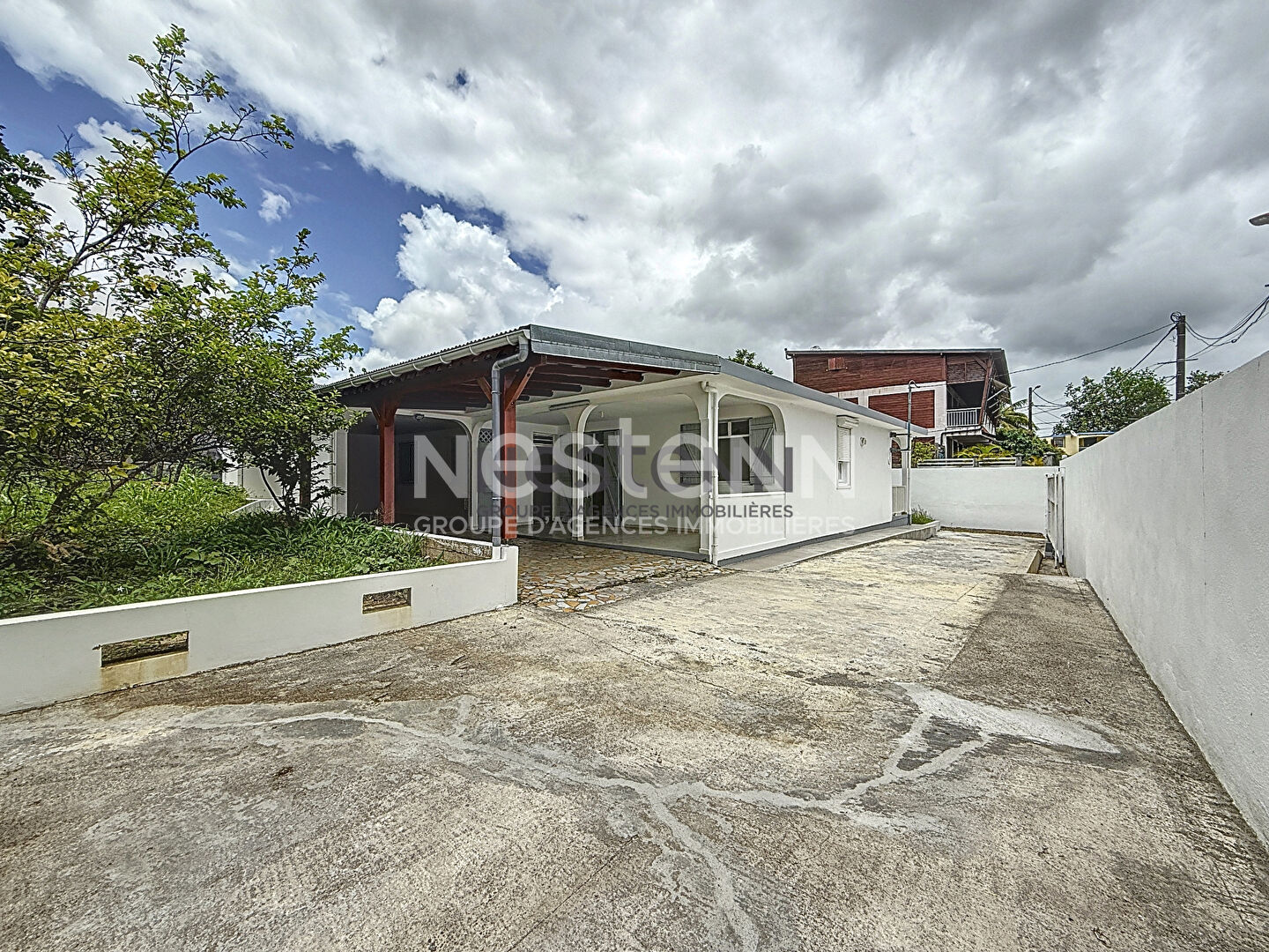 À Vendre aux Abymes Maison rénové F4 de plain-pied avec jardin sur un terrain de 500 m² à 5 min du nouveau CHU