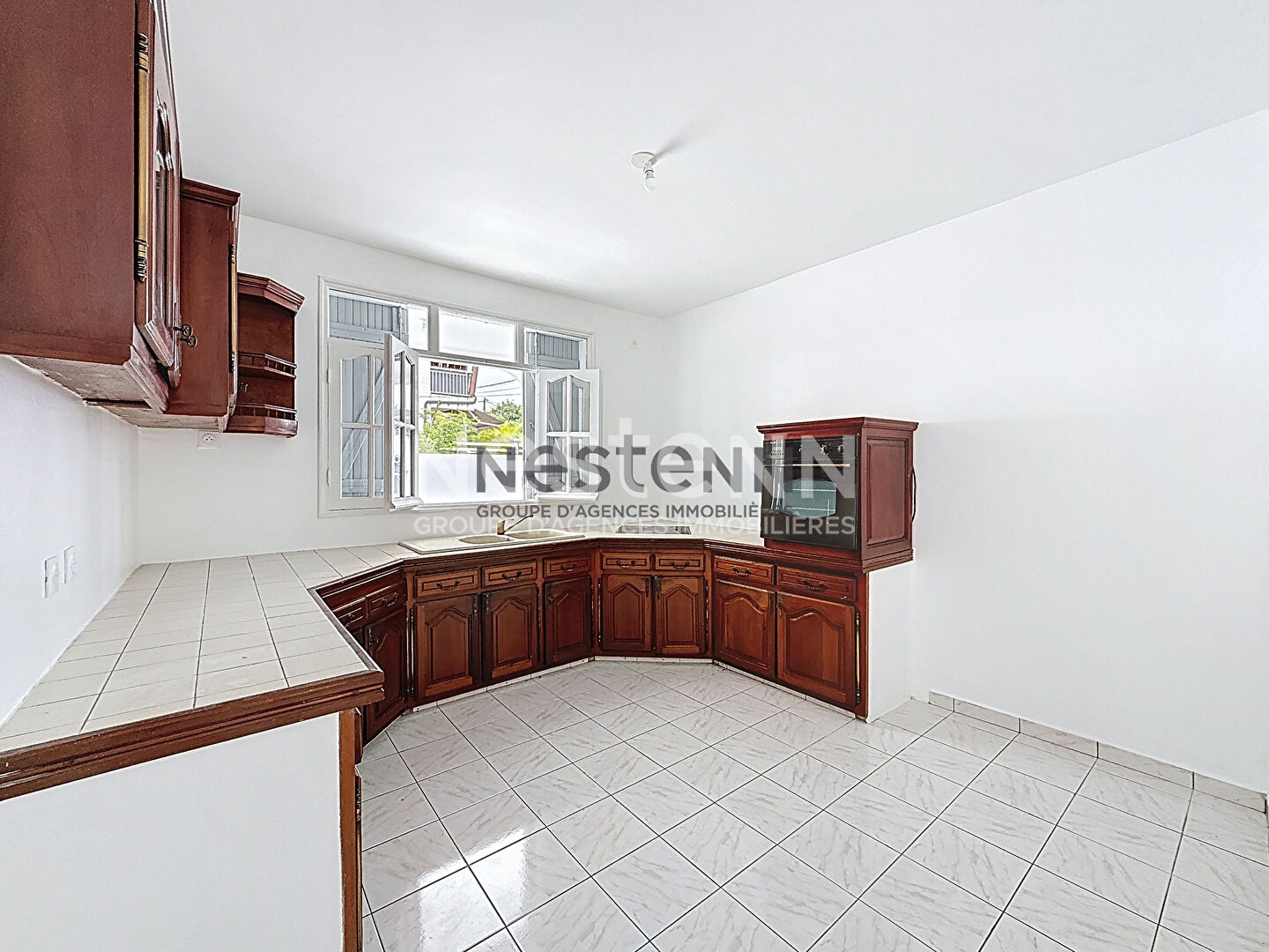 À Vendre aux Abymes Maison rénové F4 de plain-pied avec jardin sur un terrain de 500 m² à 5 min du nouveau CHU