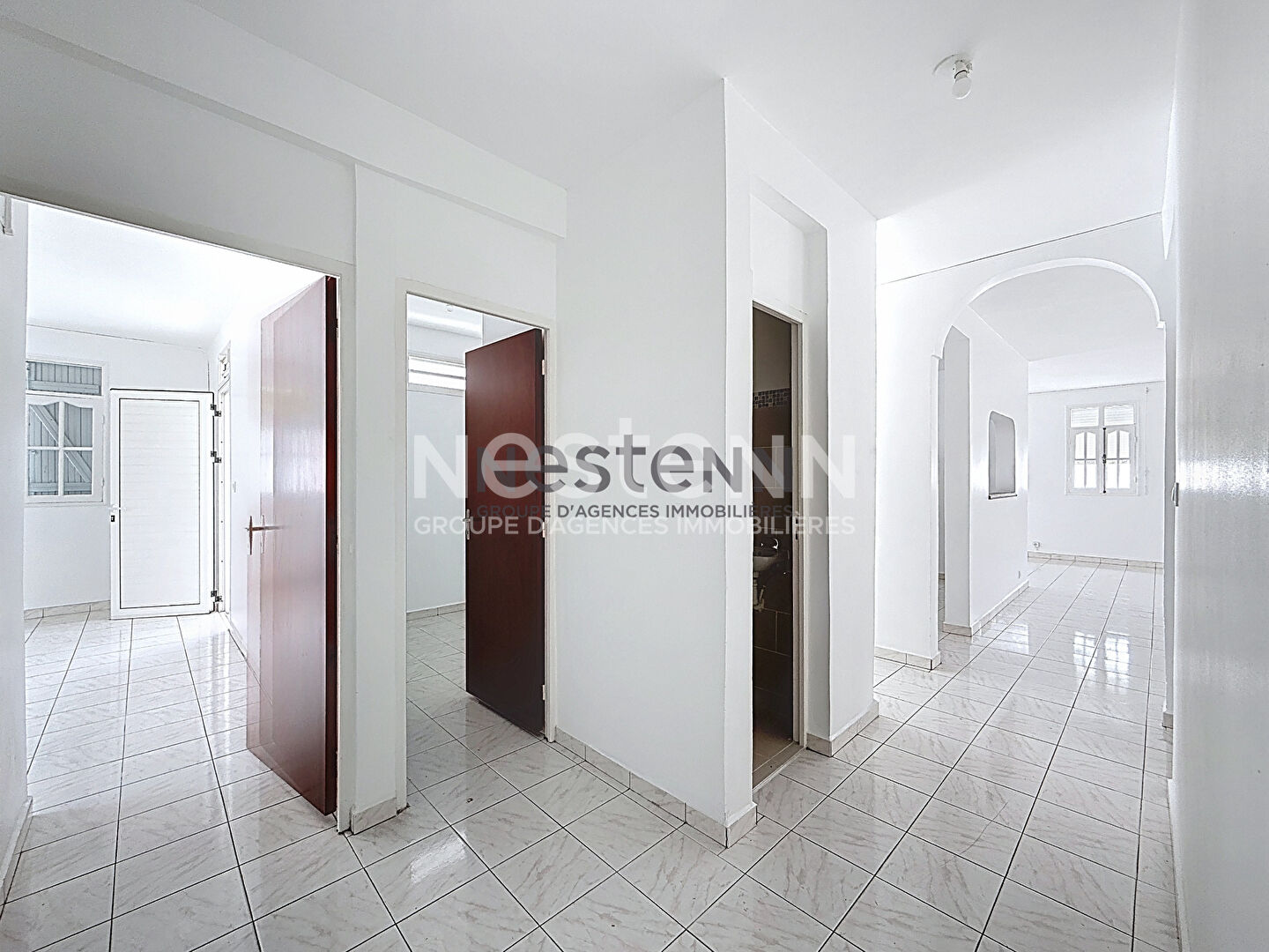 À Vendre aux Abymes Maison rénové F4 de plain-pied avec jardin sur un terrain de 500 m² à 5 min du nouveau CHU
