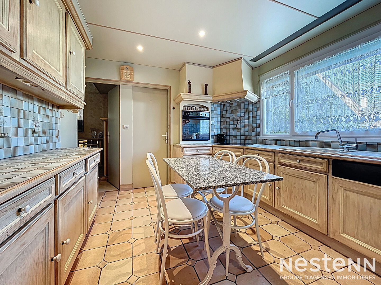 Maison indépendante de plain-pied à vendre sur la commune de L'Isle-Adam - 174m², 8 pièces dont 5 chambres