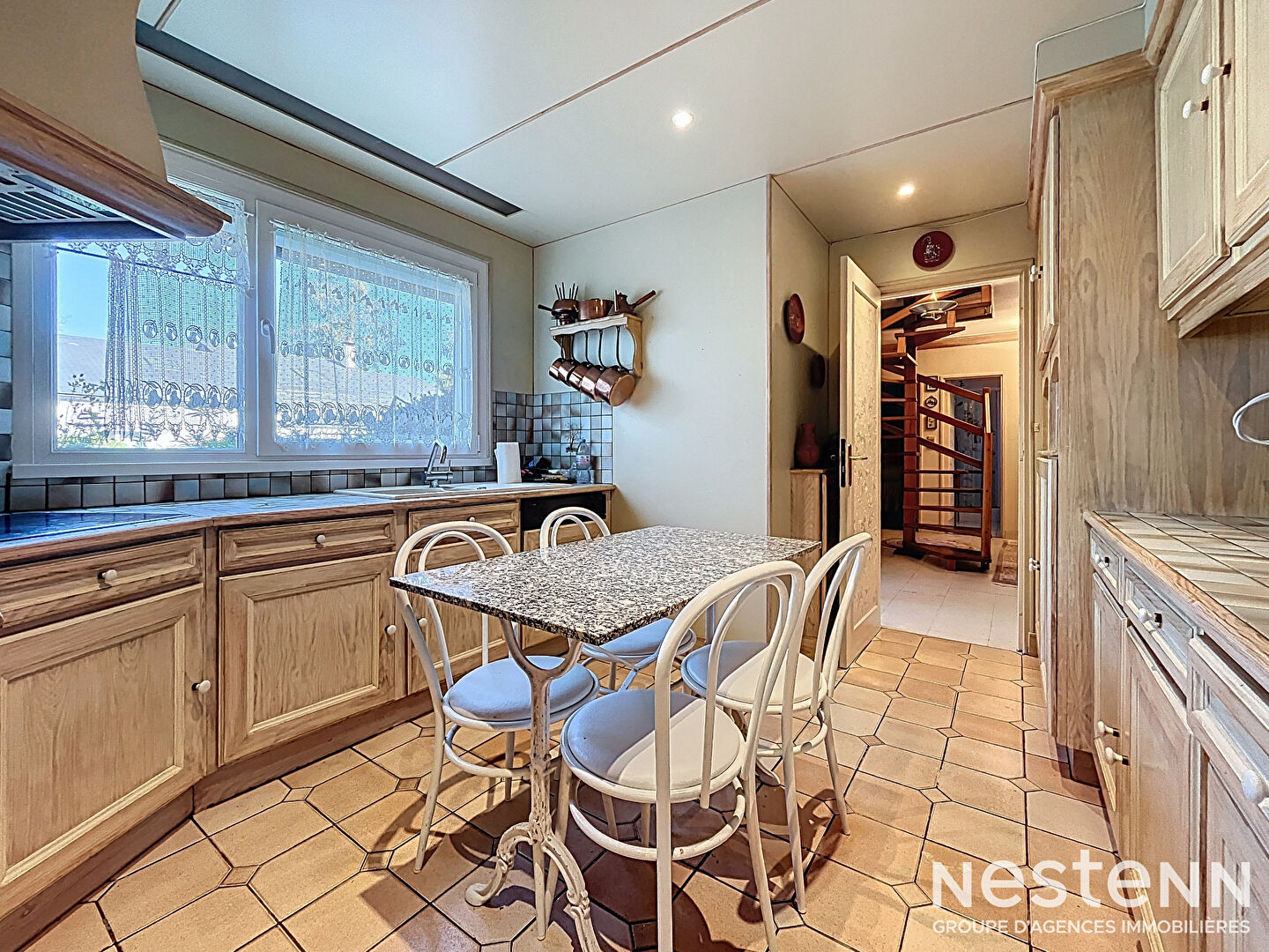 Maison indépendante de plain-pied à vendre sur la commune de L'Isle-Adam - 174m², 8 pièces dont 5 chambres