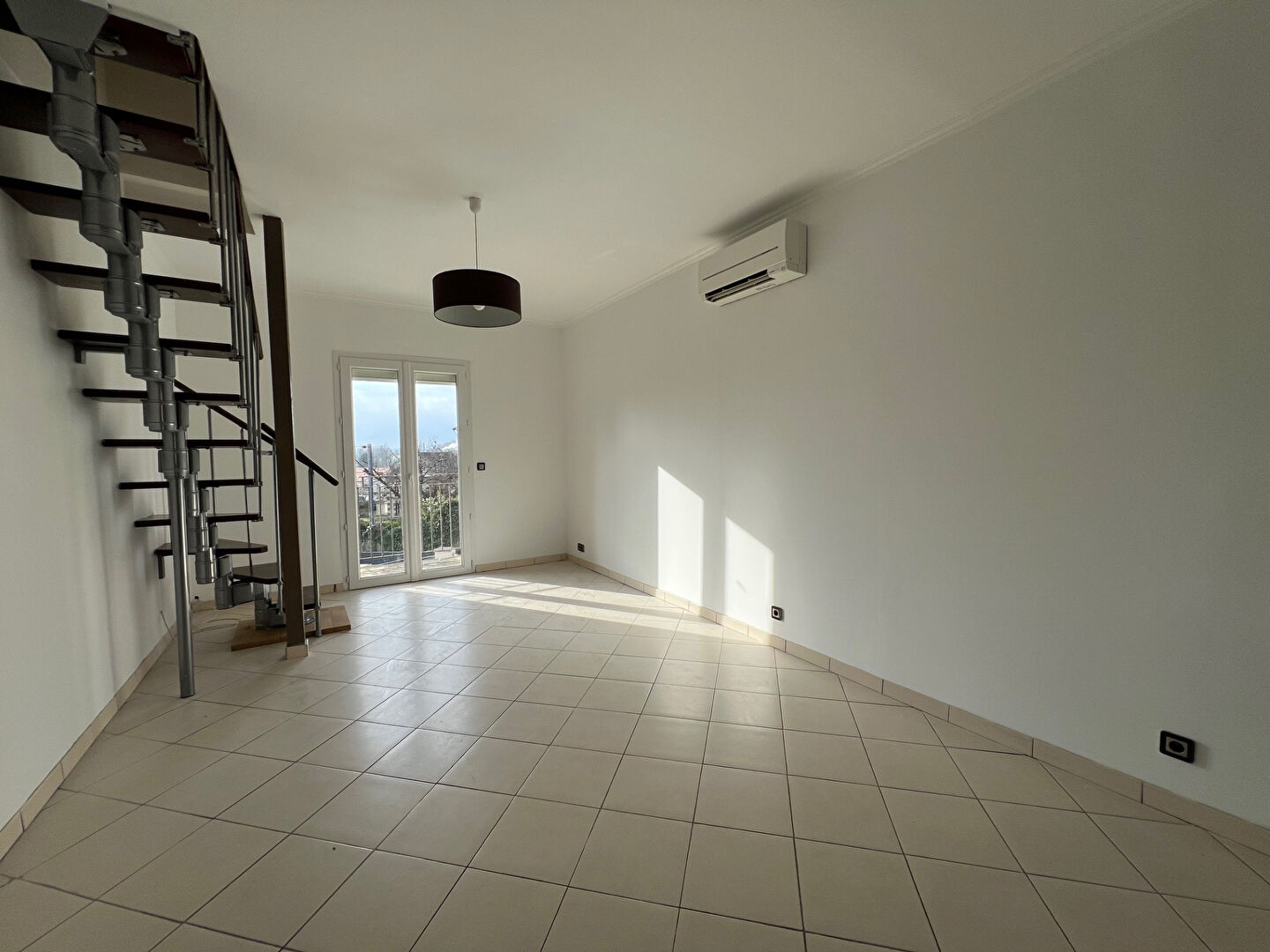 Charmante Maison de 75m2 à Meriel - 5 pièce(s), 3 chambres et sous-sol compris