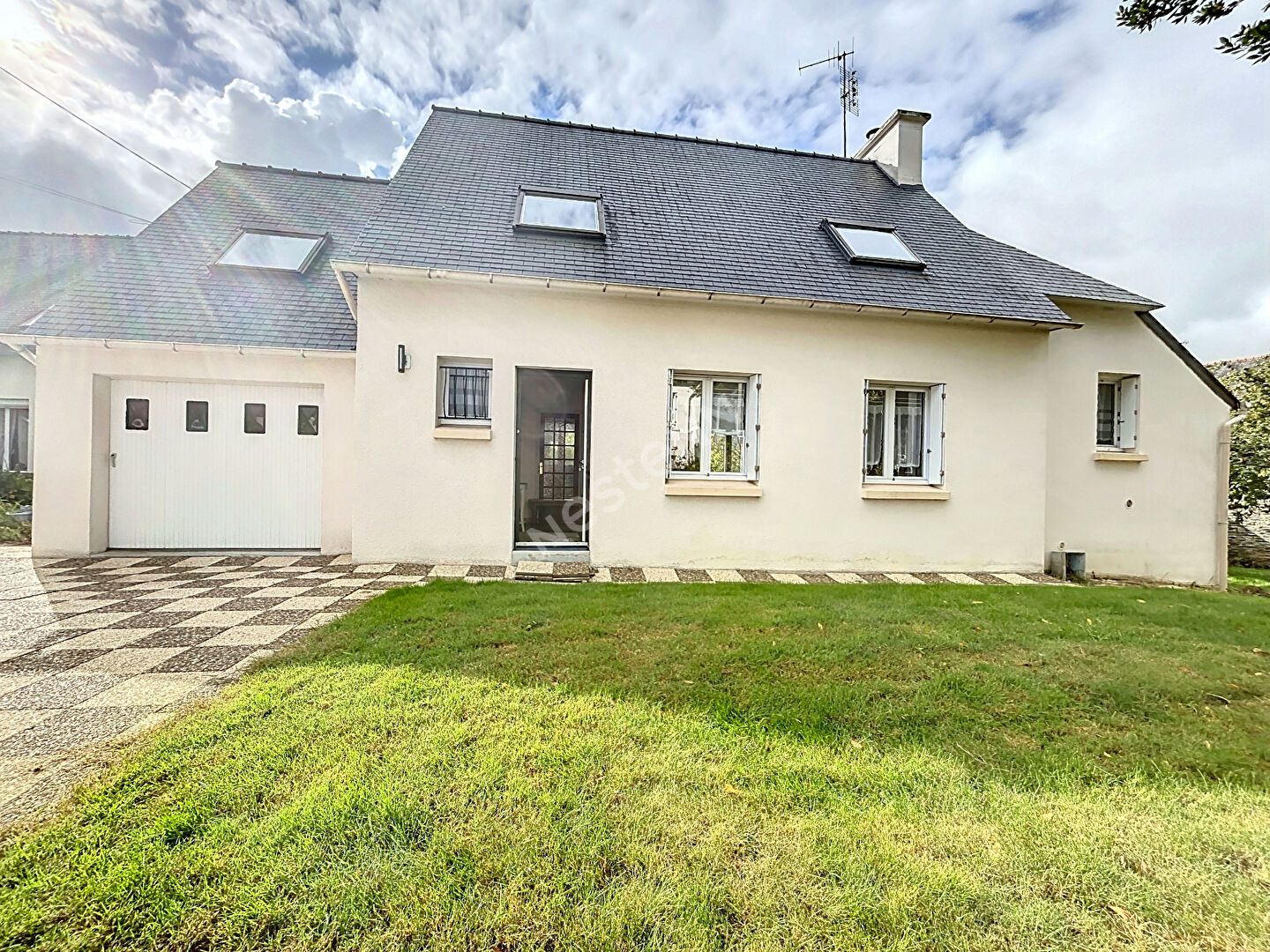 LANDERNEAU (à proximité de la gare) - Maison de 6 pièces - 107m²