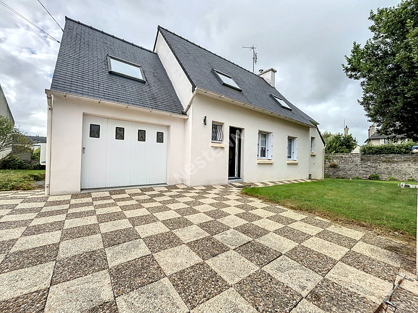 LANDERNEAU (à proximité de la gare) - Maison de 6 pièces - 107m²