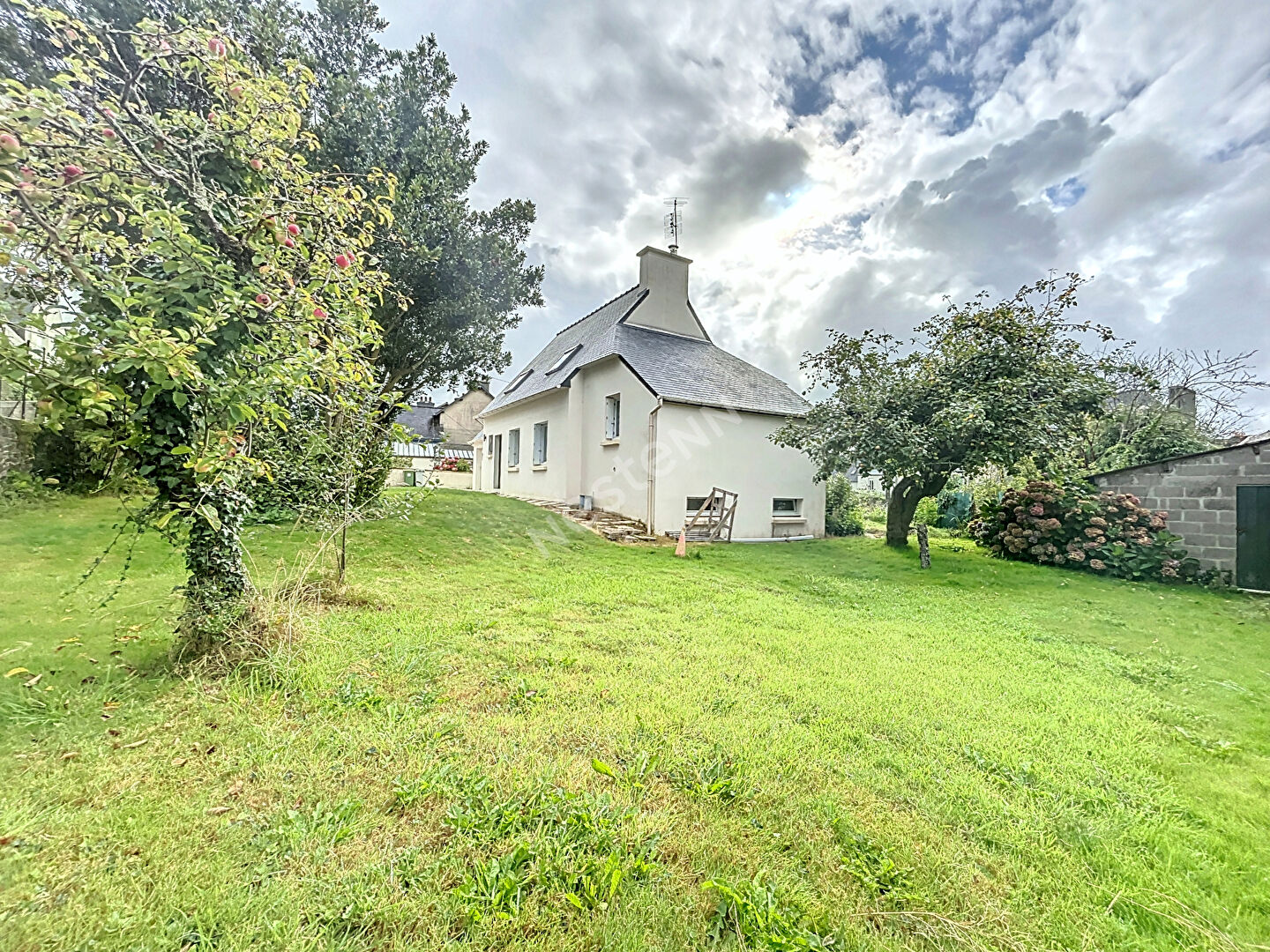 LANDERNEAU (à proximité de la gare) - Maison de 6 pièces - 107m²