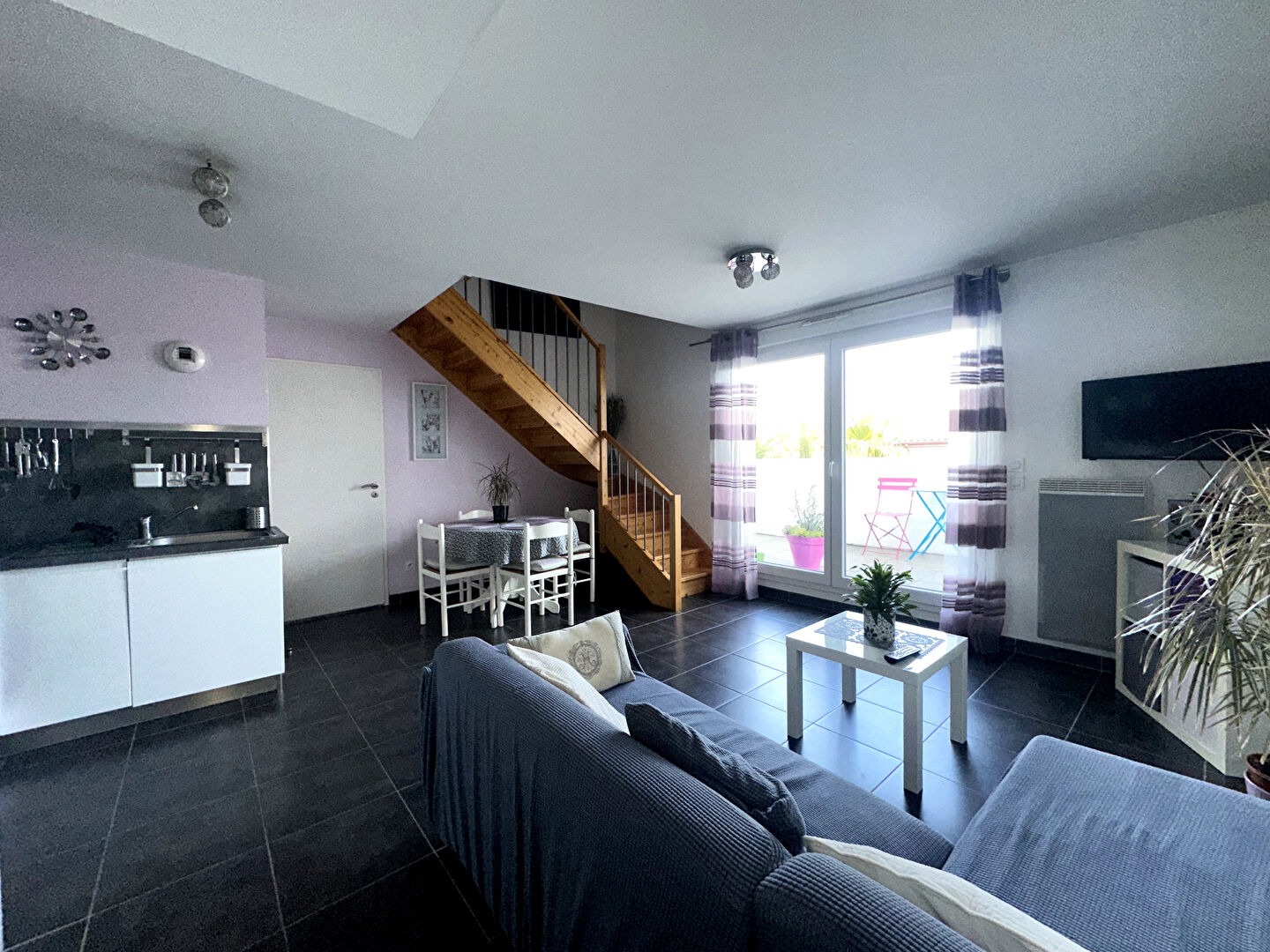 Appartement T3 avec terrasse et  parking à Lunel