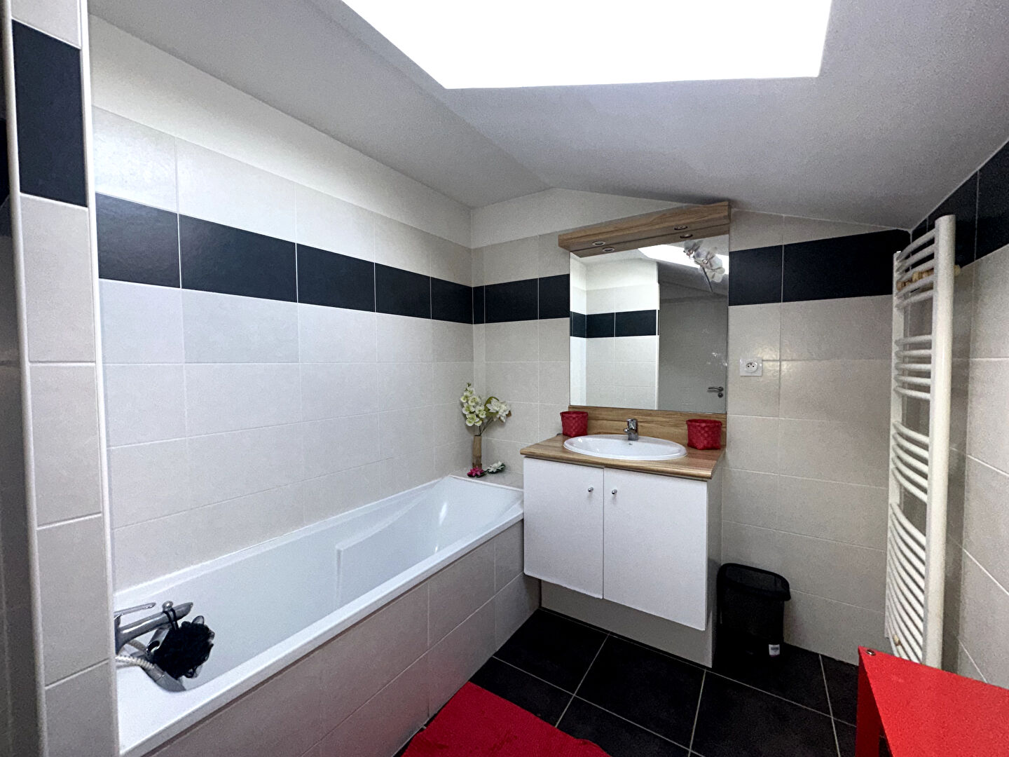 Appartement T3 avec terrasse et  parking à Lunel