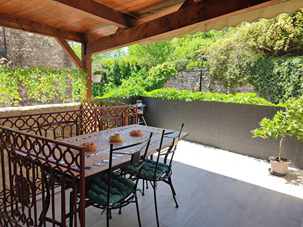 Vente par agence immobiliere à Saint jean de crieulon (30610)