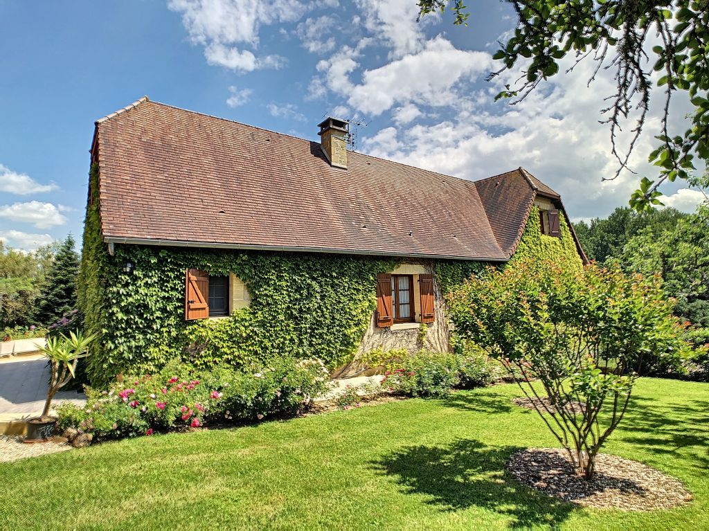 A VENDRE EXCIDEUIL :ISOLEE, AU CALME, JOLIE VUE, AVEC 3HA DE TERRAIN,