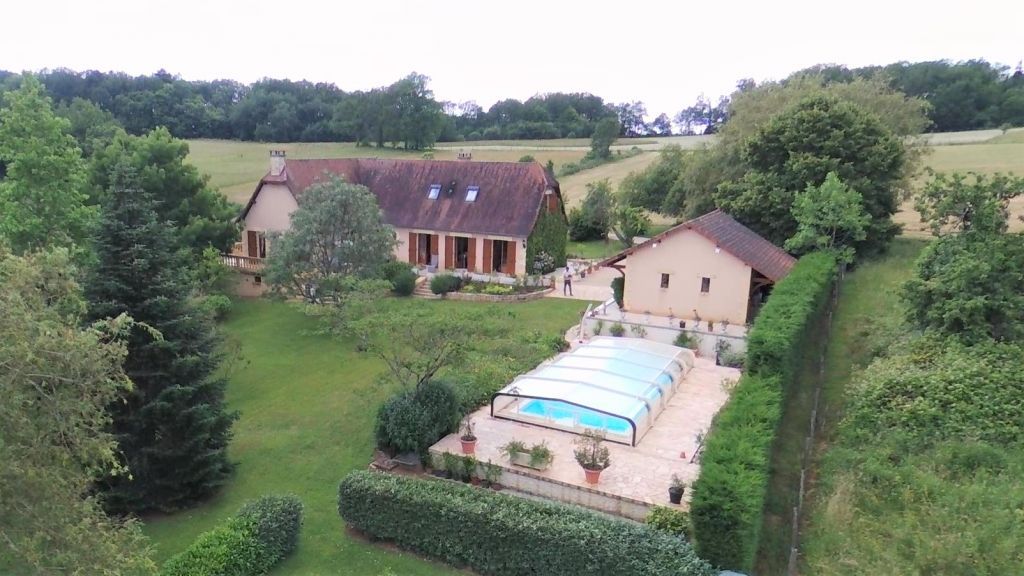 A VENDRE EXCIDEUIL :ISOLEE, AU CALME, JOLIE VUE, AVEC 3HA DE TERRAIN,