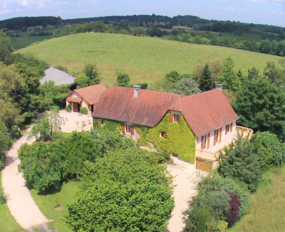 A VENDRE EXCIDEUIL :ISOLEE, AU CALME, JOLIE VUE, AVEC 3HA DE TERRAIN,