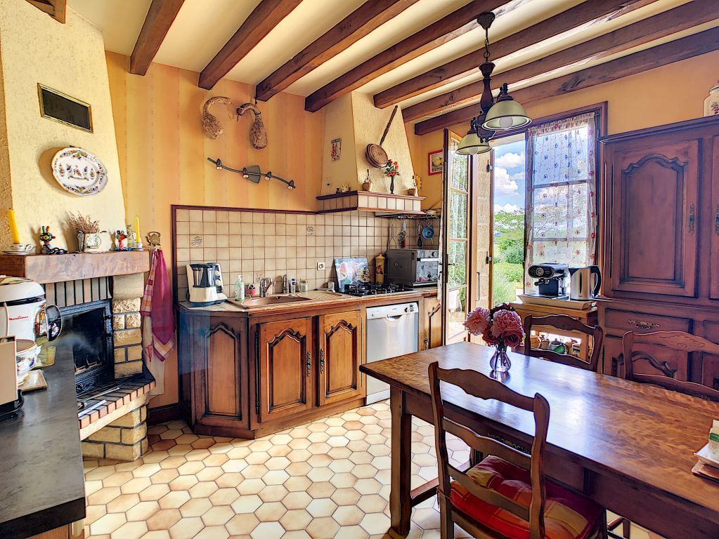 A VENDRE EXCIDEUIL :ISOLEE, AU CALME, JOLIE VUE, AVEC 3HA DE TERRAIN,