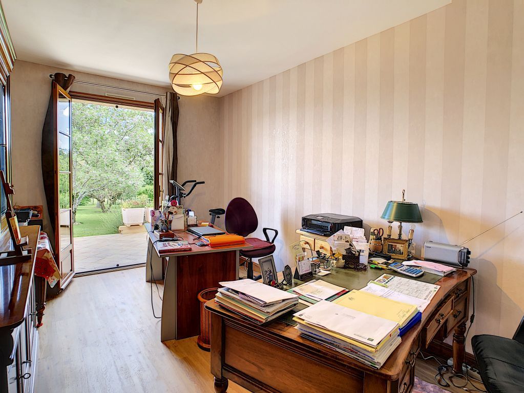 A VENDRE EXCIDEUIL :ISOLEE, AU CALME, JOLIE VUE, AVEC 3HA DE TERRAIN,