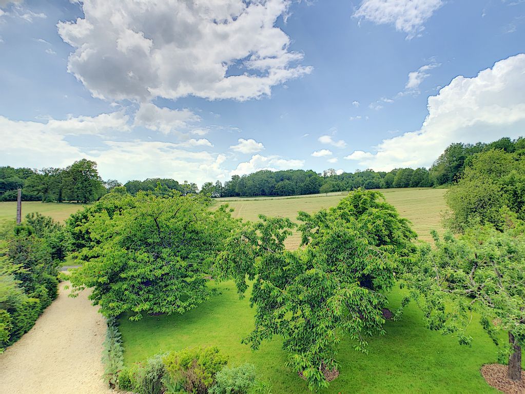 A VENDRE EXCIDEUIL :ISOLEE, AU CALME, JOLIE VUE, AVEC 3HA DE TERRAIN,
