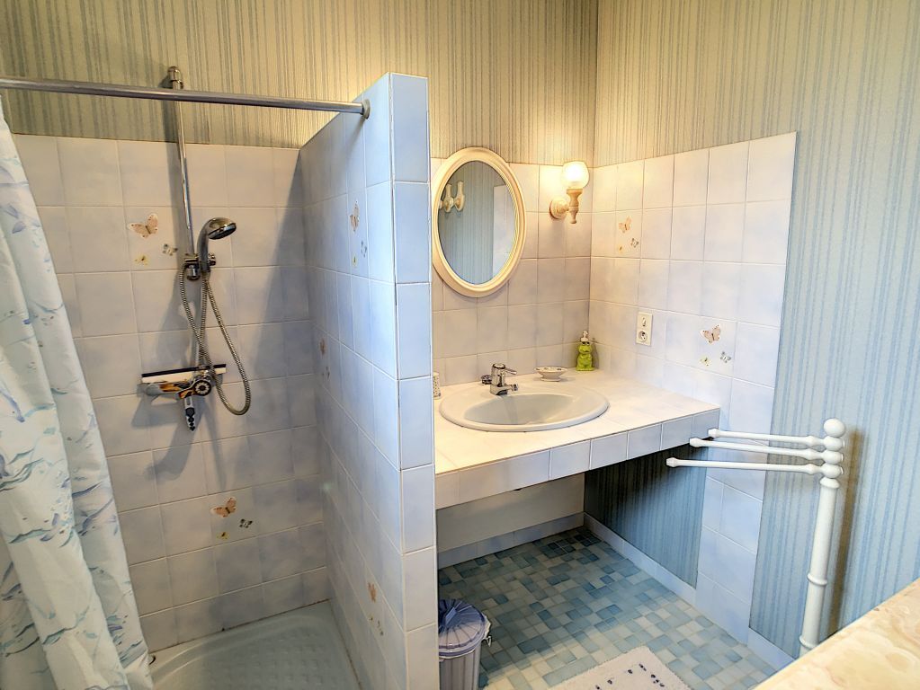 A VENDRE EXCIDEUIL :ISOLEE, AU CALME, JOLIE VUE, AVEC 3HA DE TERRAIN,