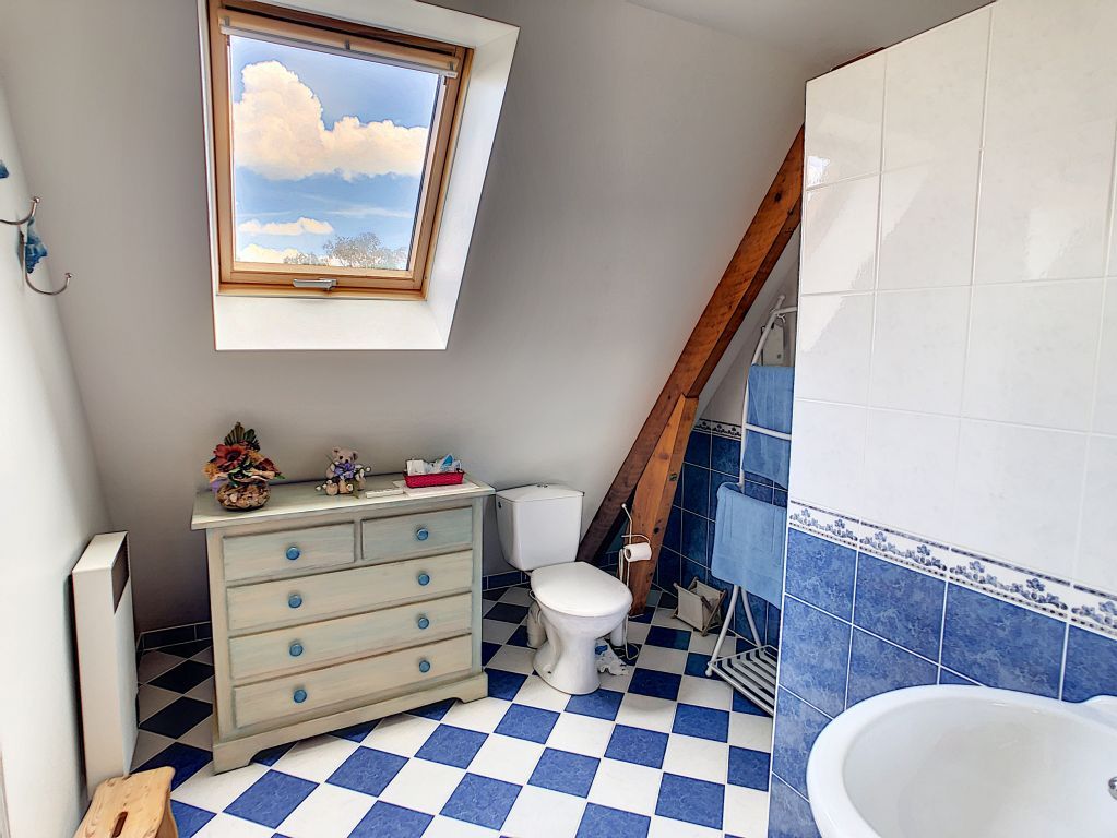 A VENDRE EXCIDEUIL :ISOLEE, AU CALME, JOLIE VUE, AVEC 3HA DE TERRAIN,