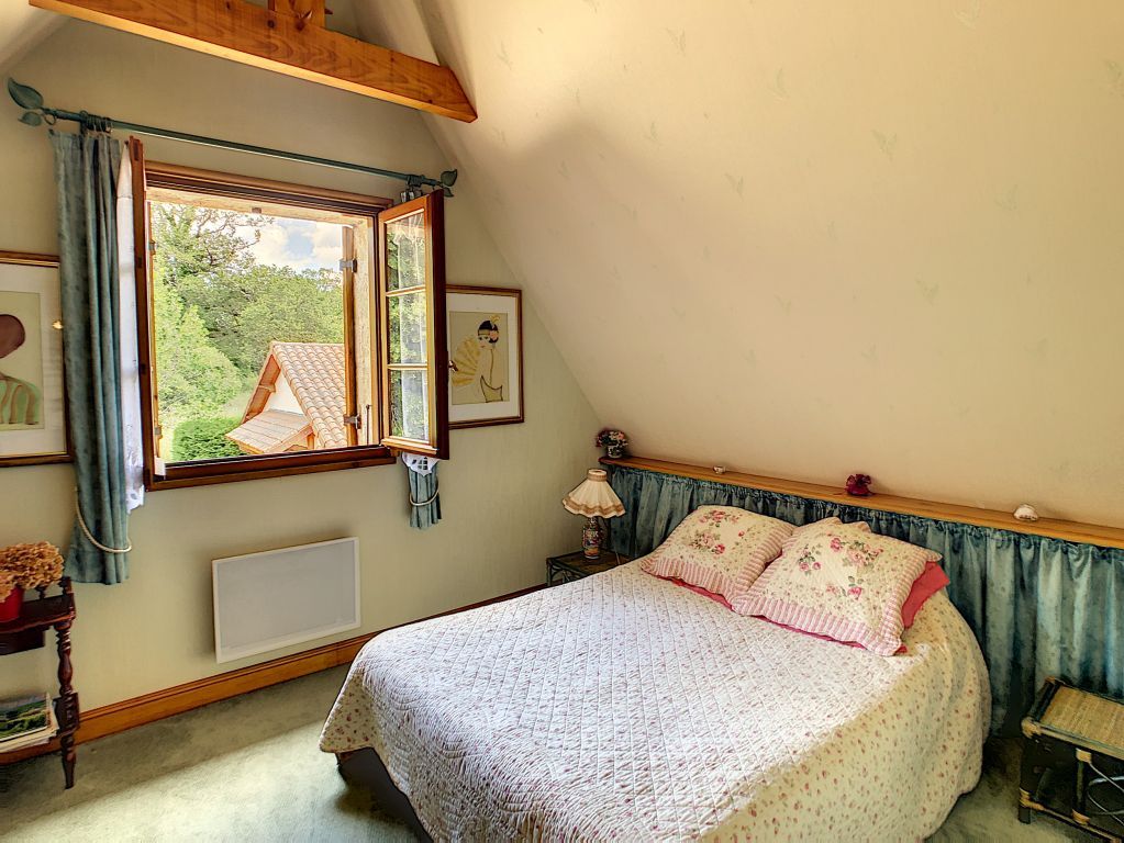 A VENDRE EXCIDEUIL :ISOLEE, AU CALME, JOLIE VUE, AVEC 3HA DE TERRAIN,