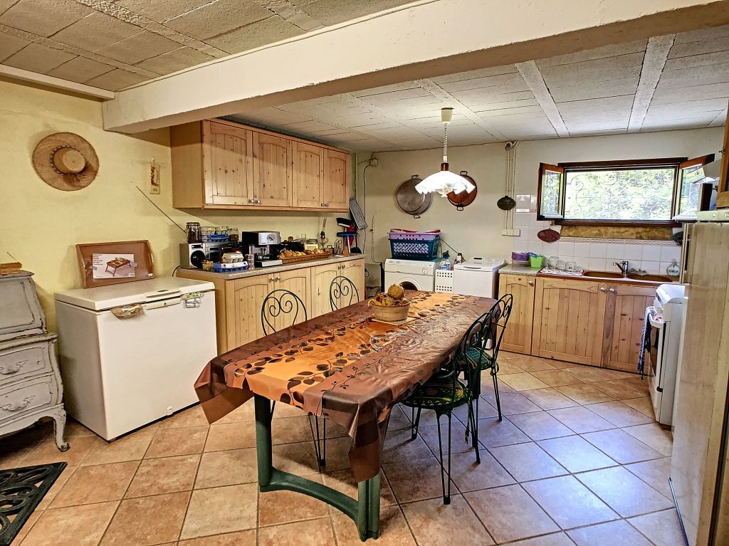 A VENDRE EXCIDEUIL :ISOLEE, AU CALME, JOLIE VUE, AVEC 3HA DE TERRAIN,