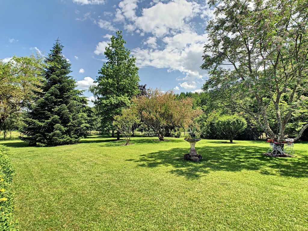A VENDRE EXCIDEUIL :ISOLEE, AU CALME, JOLIE VUE, AVEC 3HA DE TERRAIN,