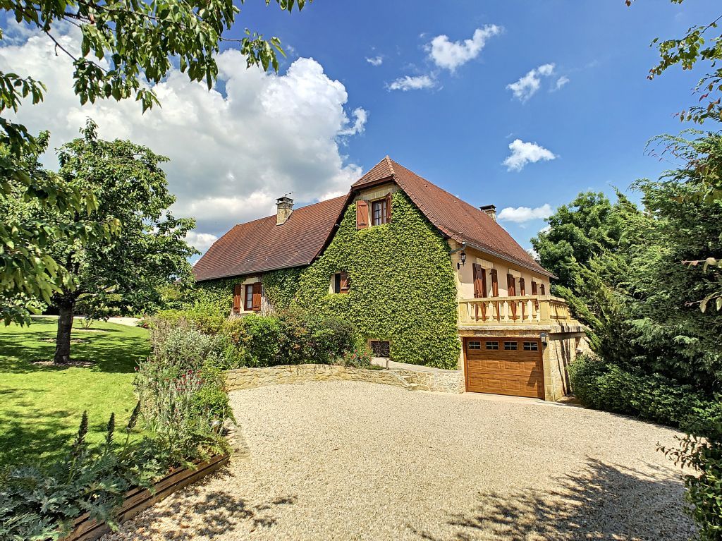 A VENDRE EXCIDEUIL :ISOLEE, AU CALME, JOLIE VUE, AVEC 3HA DE TERRAIN,