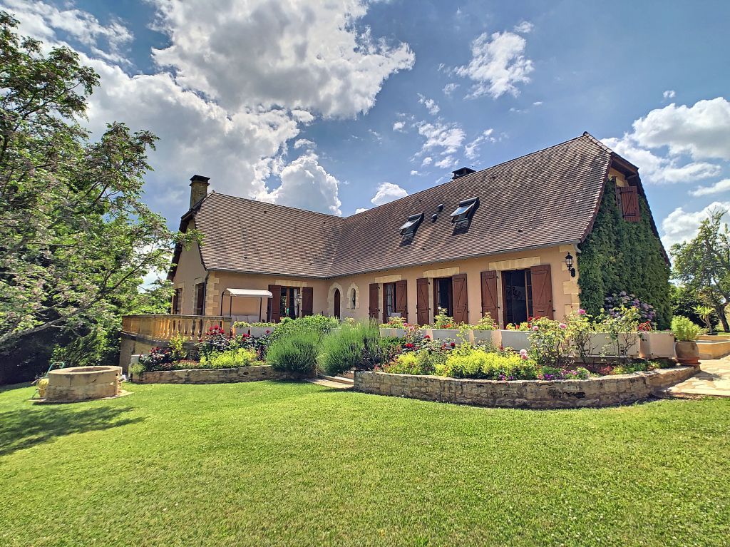 A VENDRE EXCIDEUIL :ISOLEE, AU CALME, JOLIE VUE, AVEC 3HA DE TERRAIN,