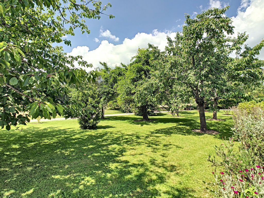 A VENDRE EXCIDEUIL :ISOLEE, AU CALME, JOLIE VUE, AVEC 3HA DE TERRAIN,