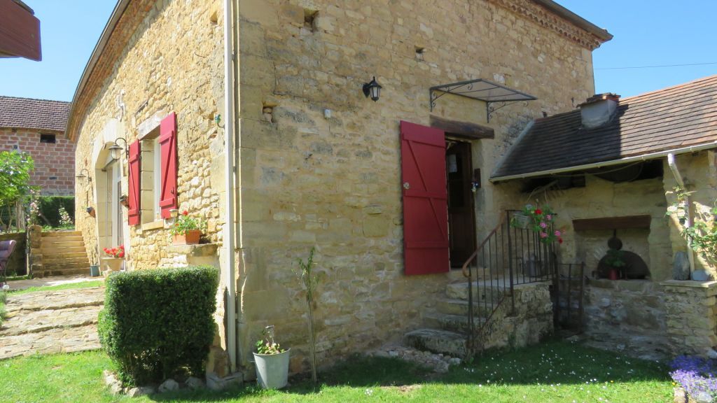 A VENDRE EXCIDEUIL RENOVATION REUSSIE POUR CETTE BATISSE DE 170M² AVEC JARDIN D'AGREMENT DANS JOLI VILLAGE