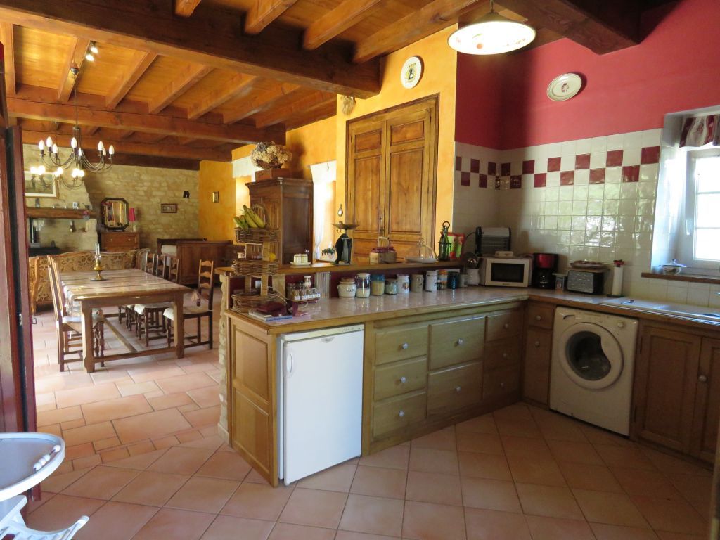 A VENDRE EXCIDEUIL RENOVATION REUSSIE POUR CETTE BATISSE DE 170M² AVEC JARDIN D'AGREMENT DANS JOLI VILLAGE