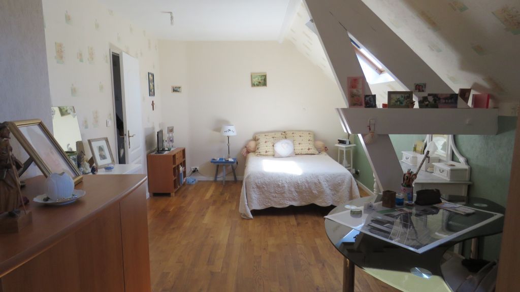 A VENDRE EXCIDEUIL RENOVATION REUSSIE POUR CETTE BATISSE DE 170M² AVEC JARDIN D'AGREMENT DANS JOLI VILLAGE
